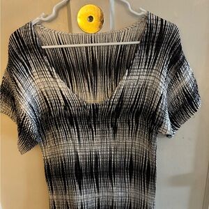 Elegant Black and White Women's Short Sleeve Top